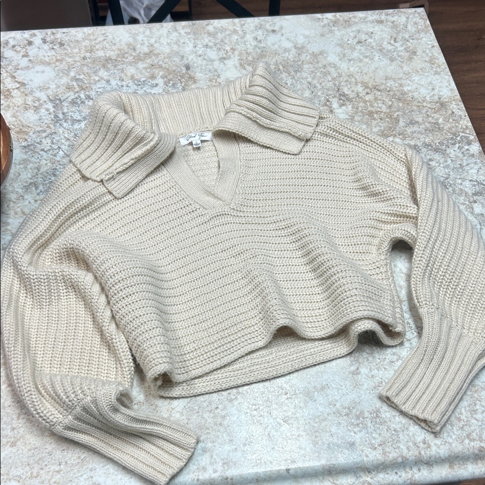 Cloud Ten Elegant Cream V-Neck Women's Sweater